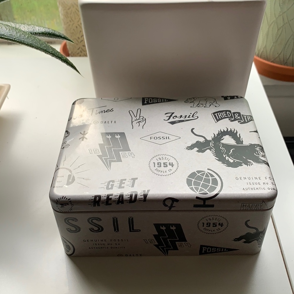FREE with Purchase Fossil Box: Couple Watch Box